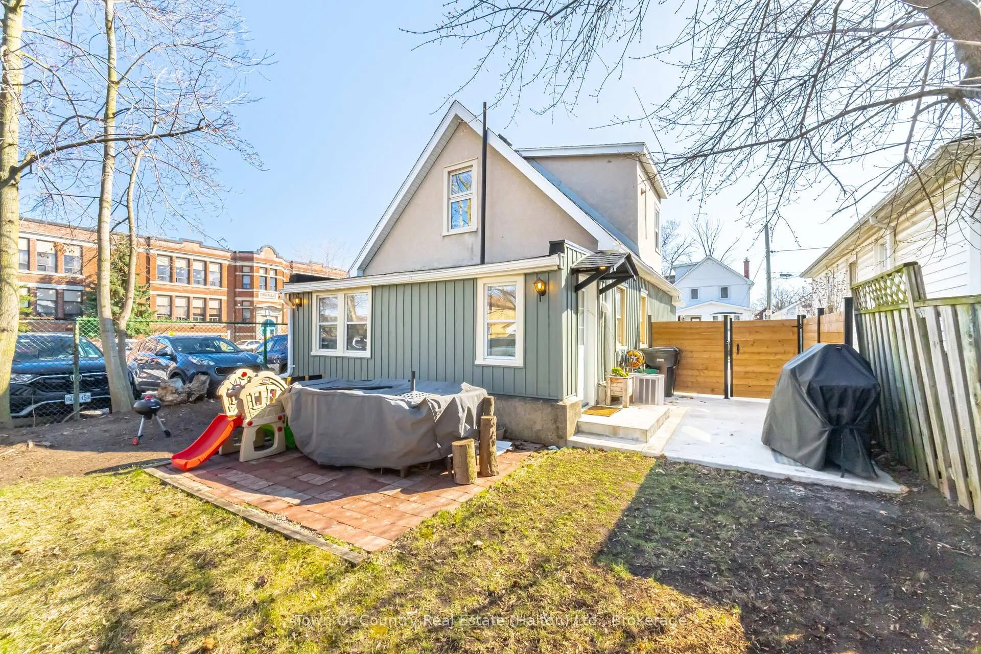 Photo 26 of 23 Prince Street, St. Catharines, E. Chester — HOMEH