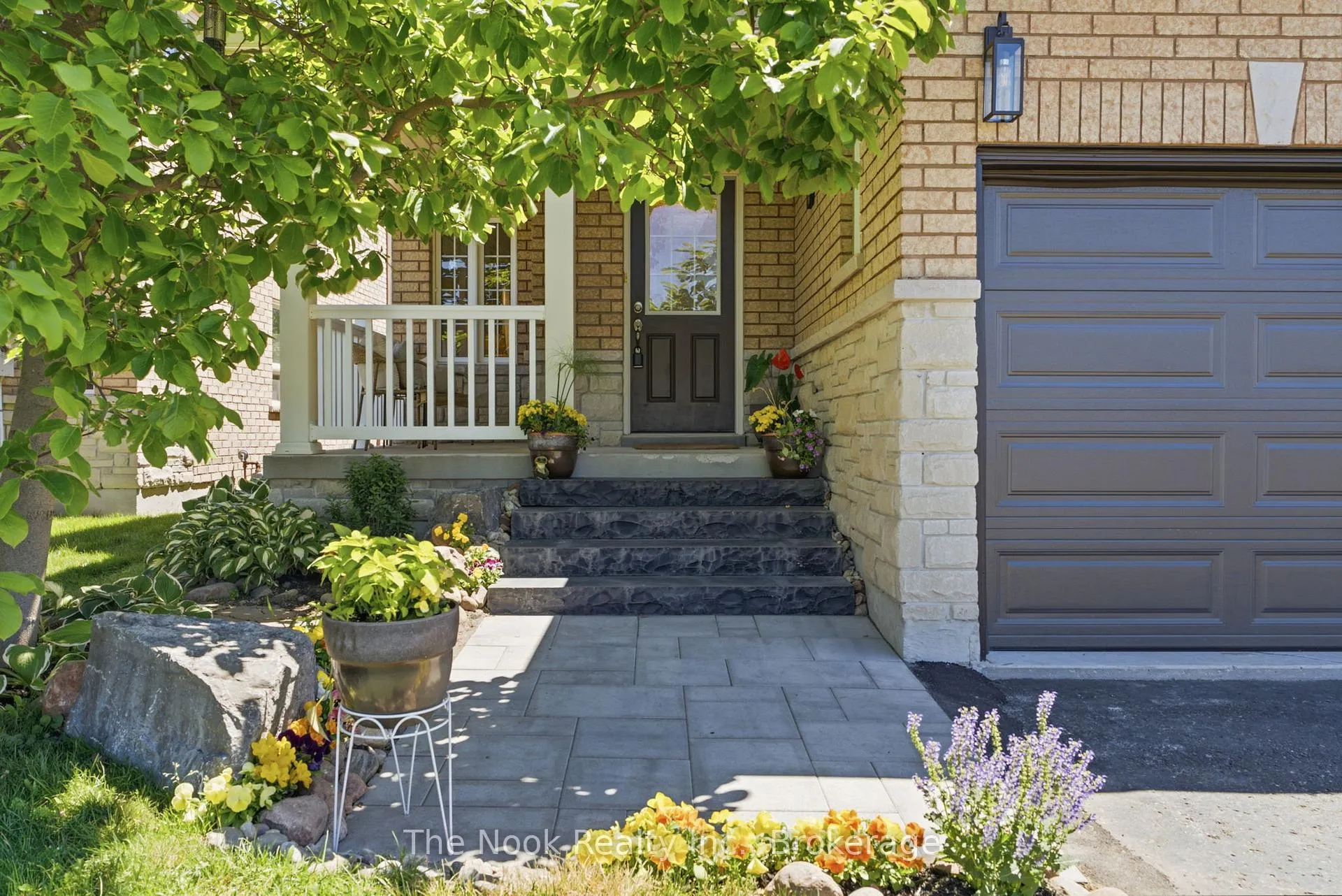 Photo 2 of 385 Longworth Avenue, Clarington, Bowmanville — HOMEH