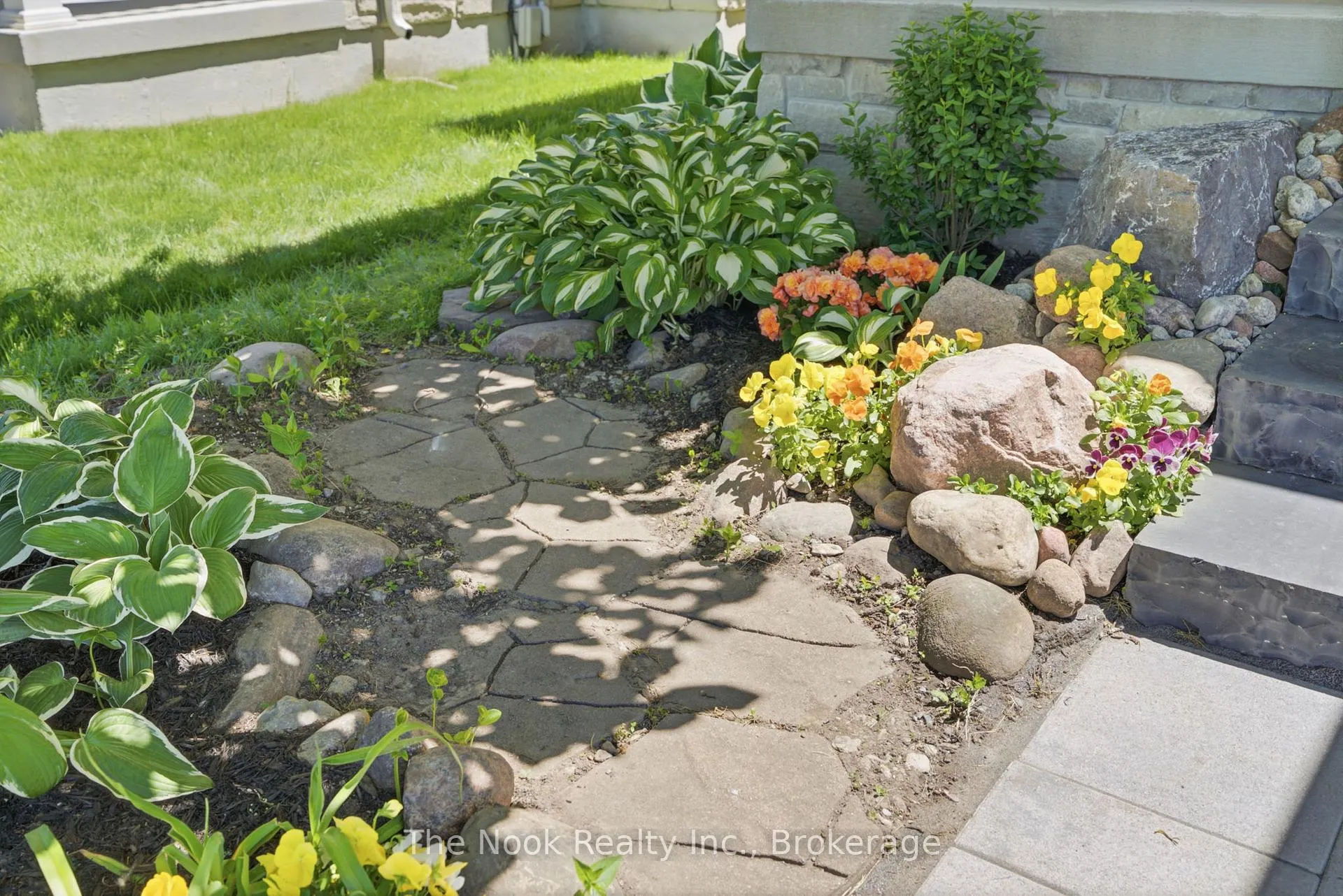 Photo 3 of 385 Longworth Avenue, Clarington, Bowmanville — HOMEH
