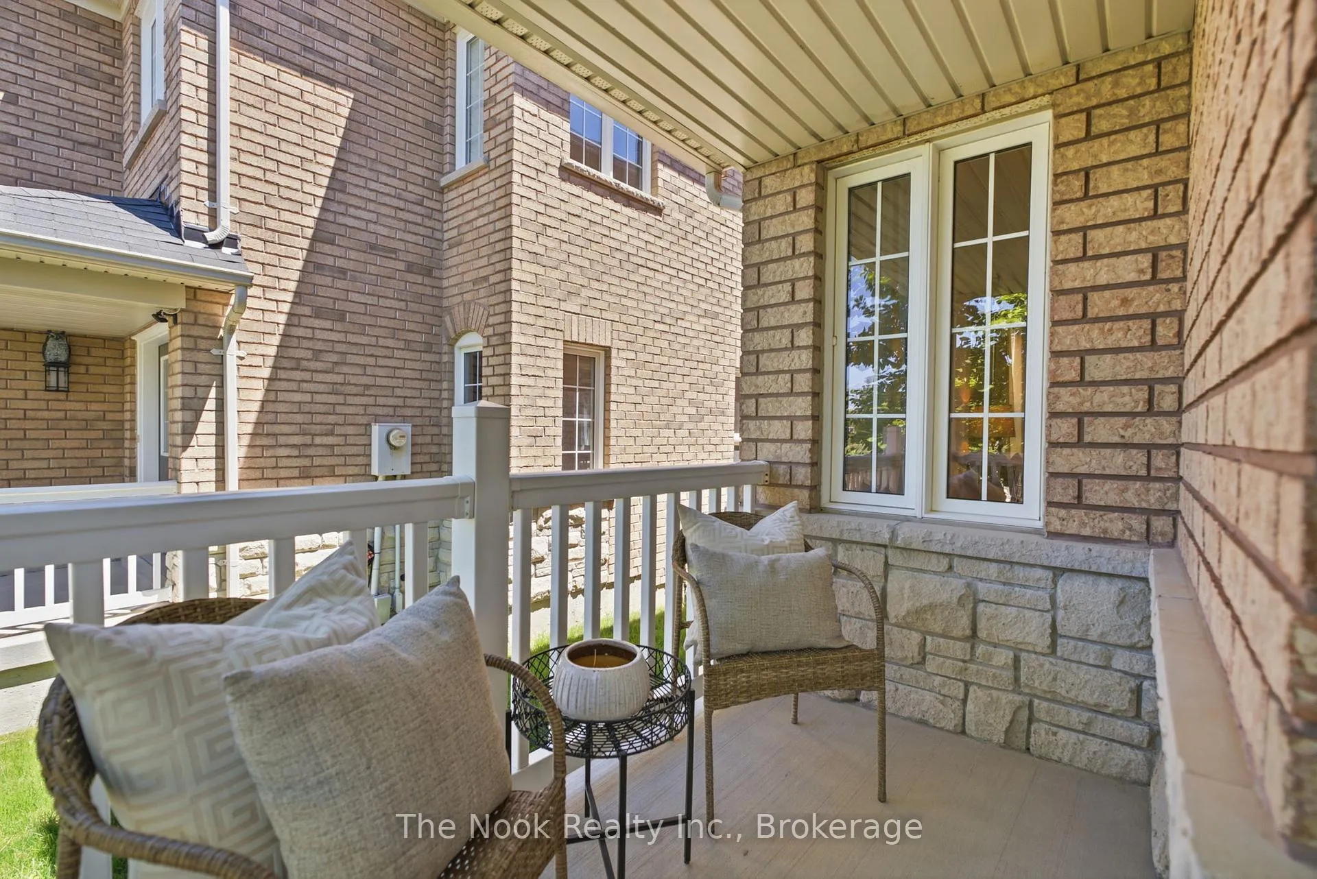 Photo 5 of 385 Longworth Avenue, Clarington, Bowmanville — HOMEH