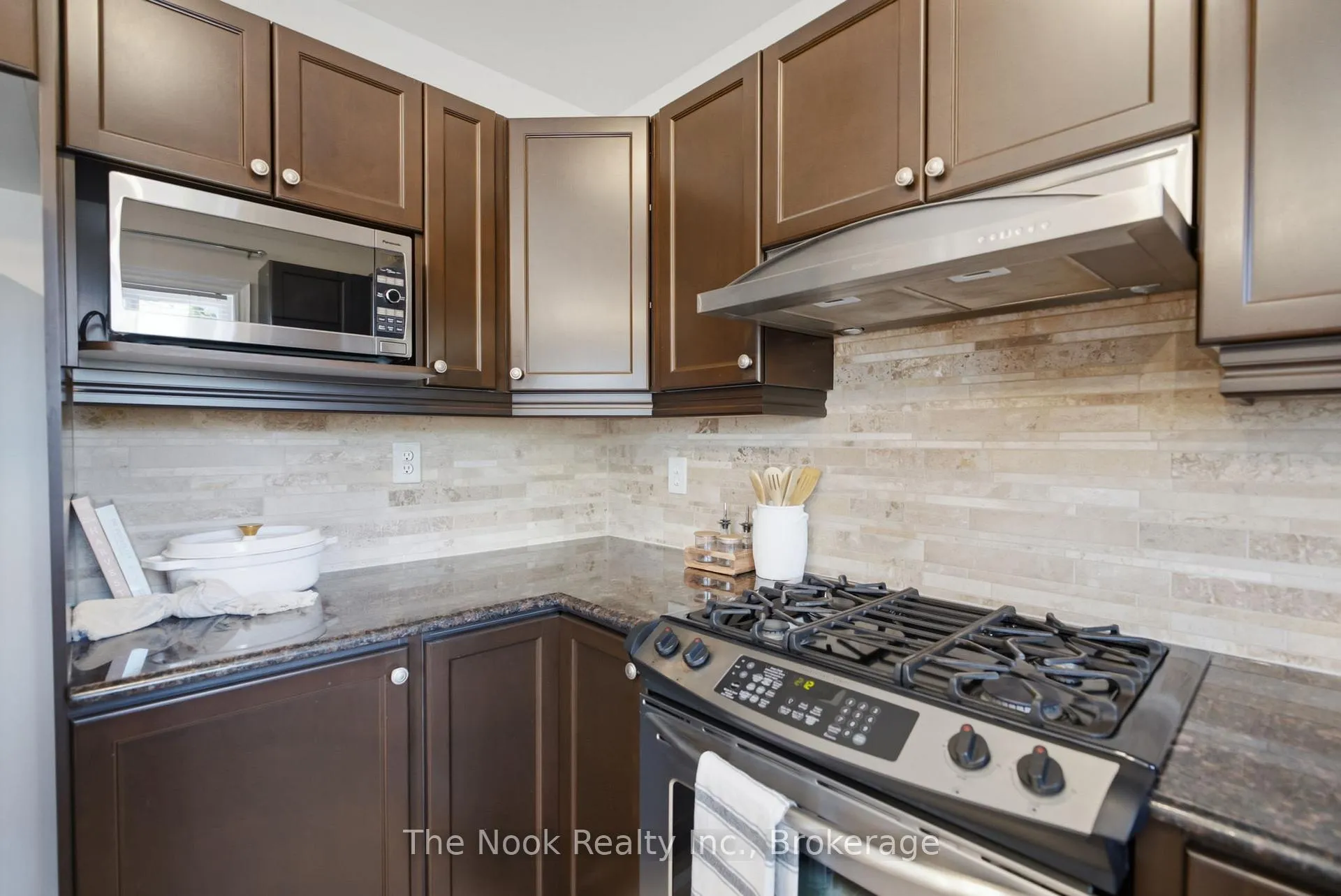 Photo 16 of 385 Longworth Avenue, Clarington, Bowmanville — HOMEH