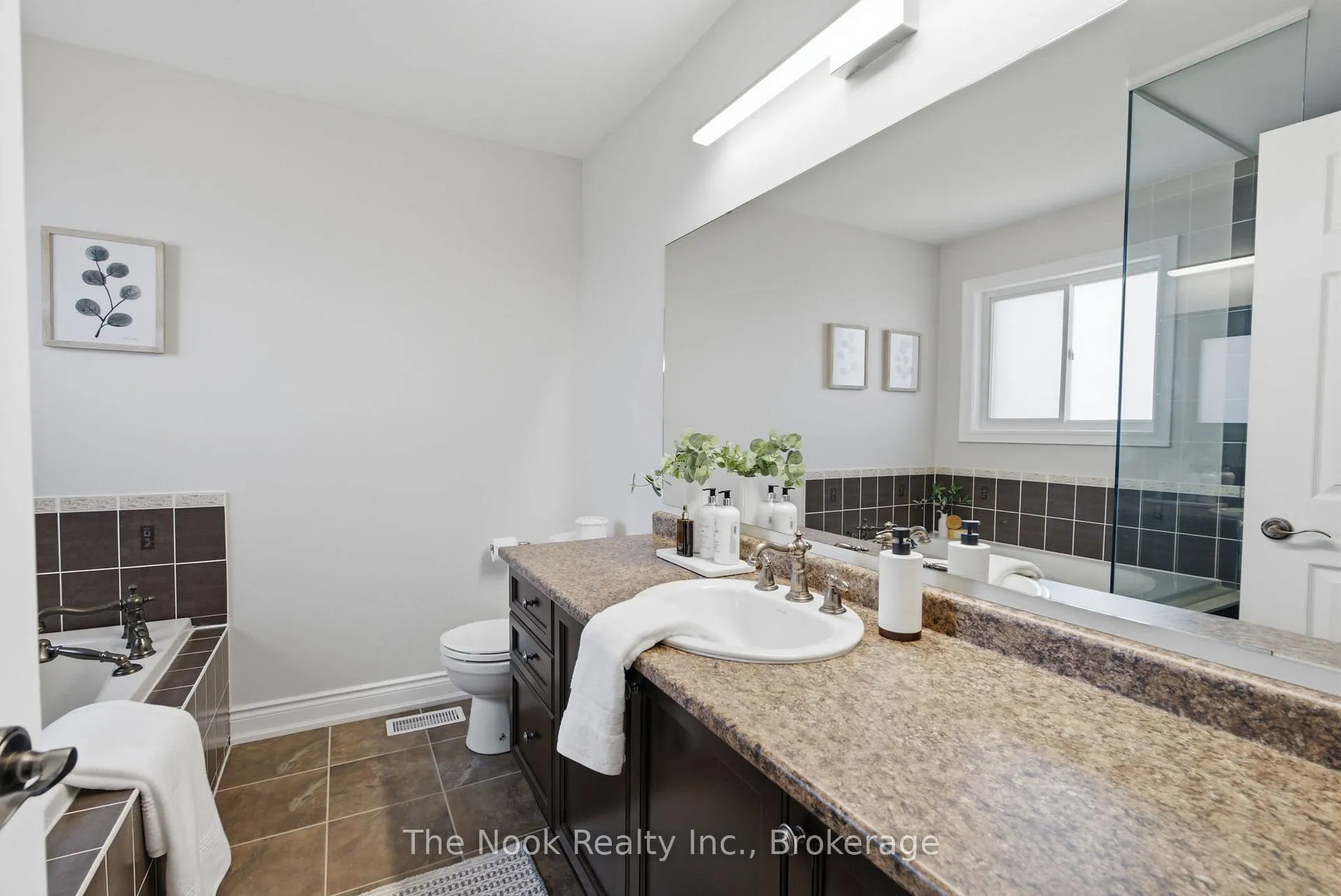 Photo 28 of 385 Longworth Avenue, Clarington, Bowmanville — HOMEH