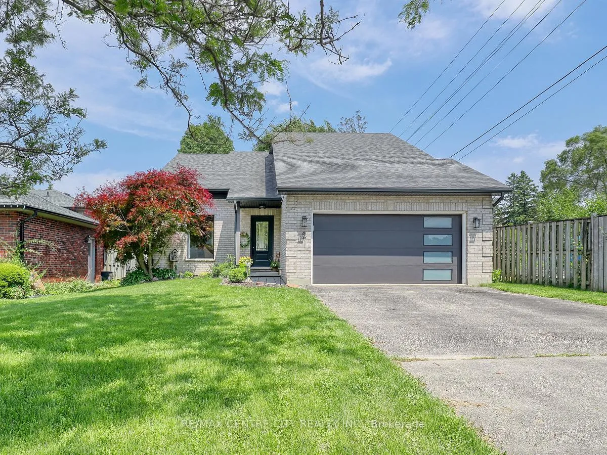 Front of 2 Stoneycreek Crescent
