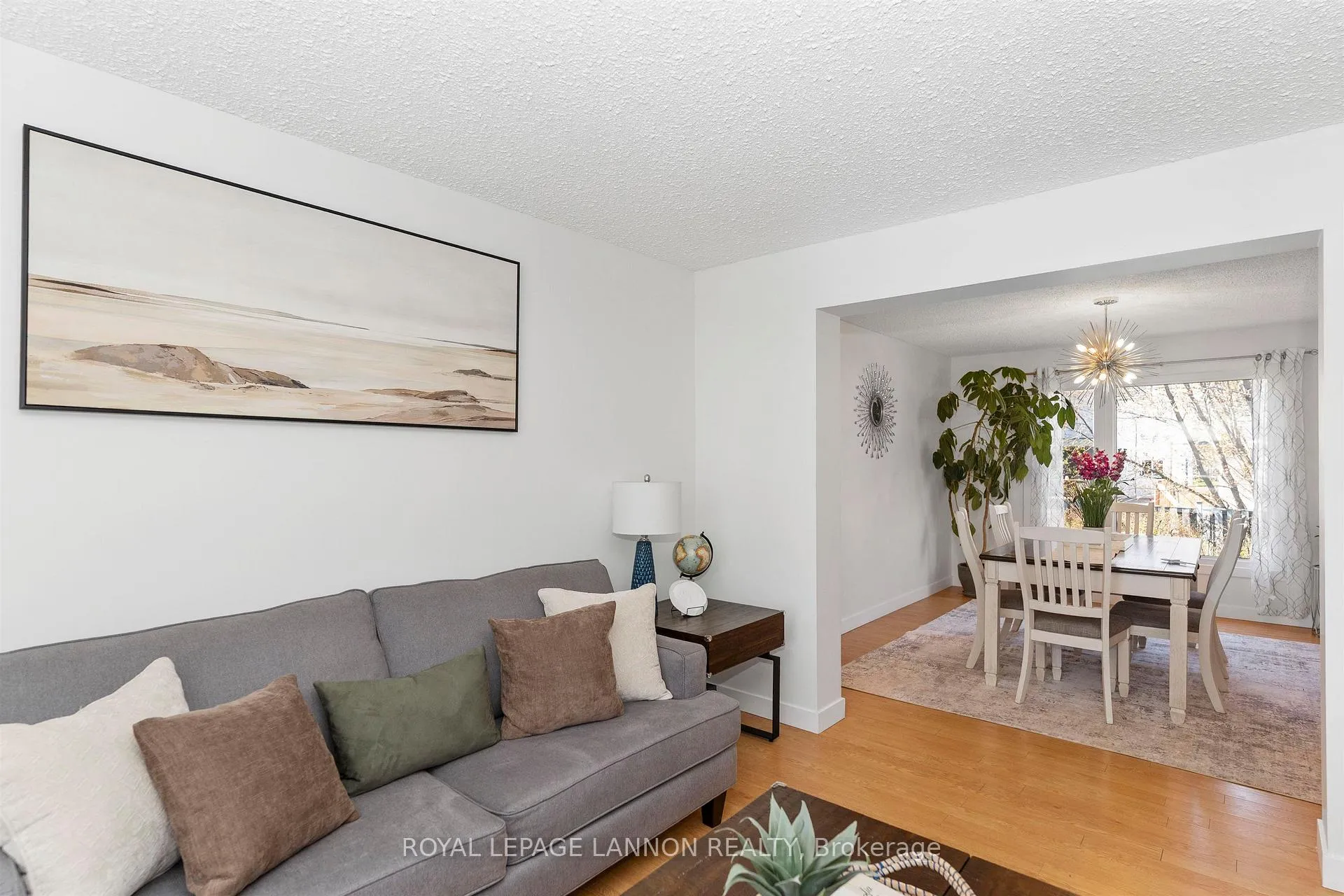 Photo 5 of 415 Chelsea Crescent, Thunder Bay, John Street North — HOMEH