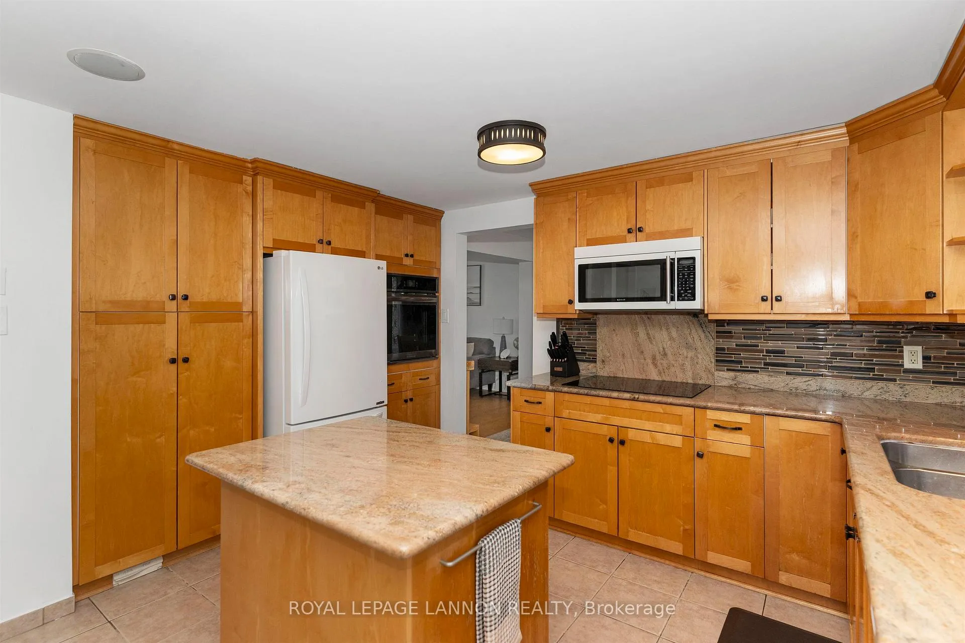 Photo 9 of 415 Chelsea Crescent, Thunder Bay, John Street North — HOMEH