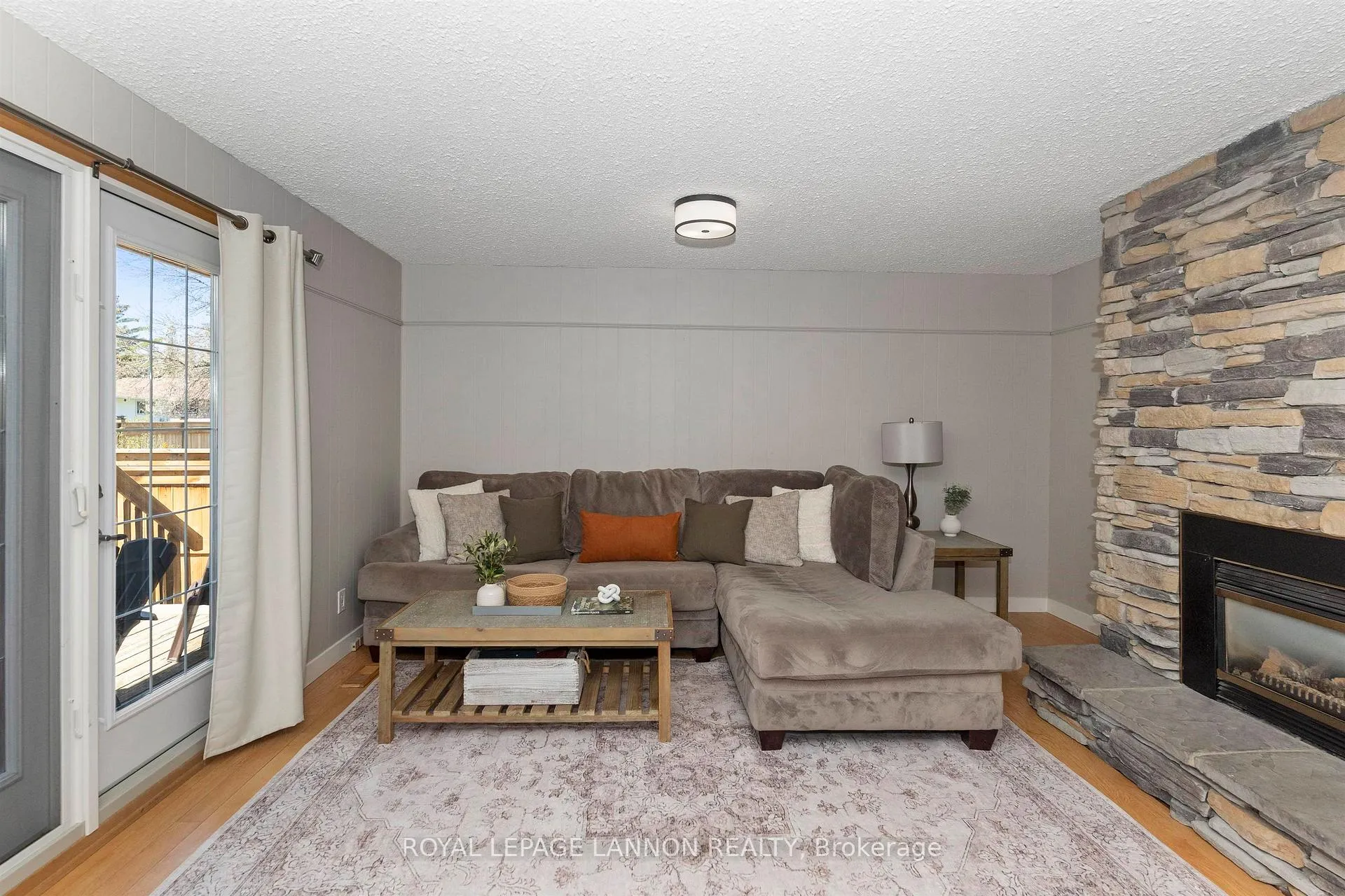 Photo 12 of 415 Chelsea Crescent, Thunder Bay, John Street North — HOMEH