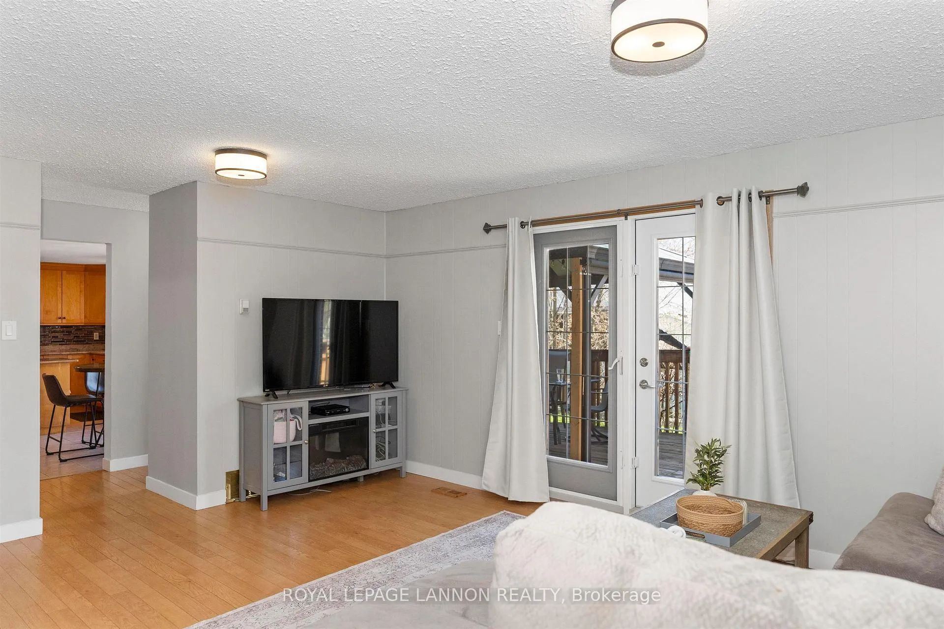 Photo 14 of 415 Chelsea Crescent, Thunder Bay, John Street North — HOMEH