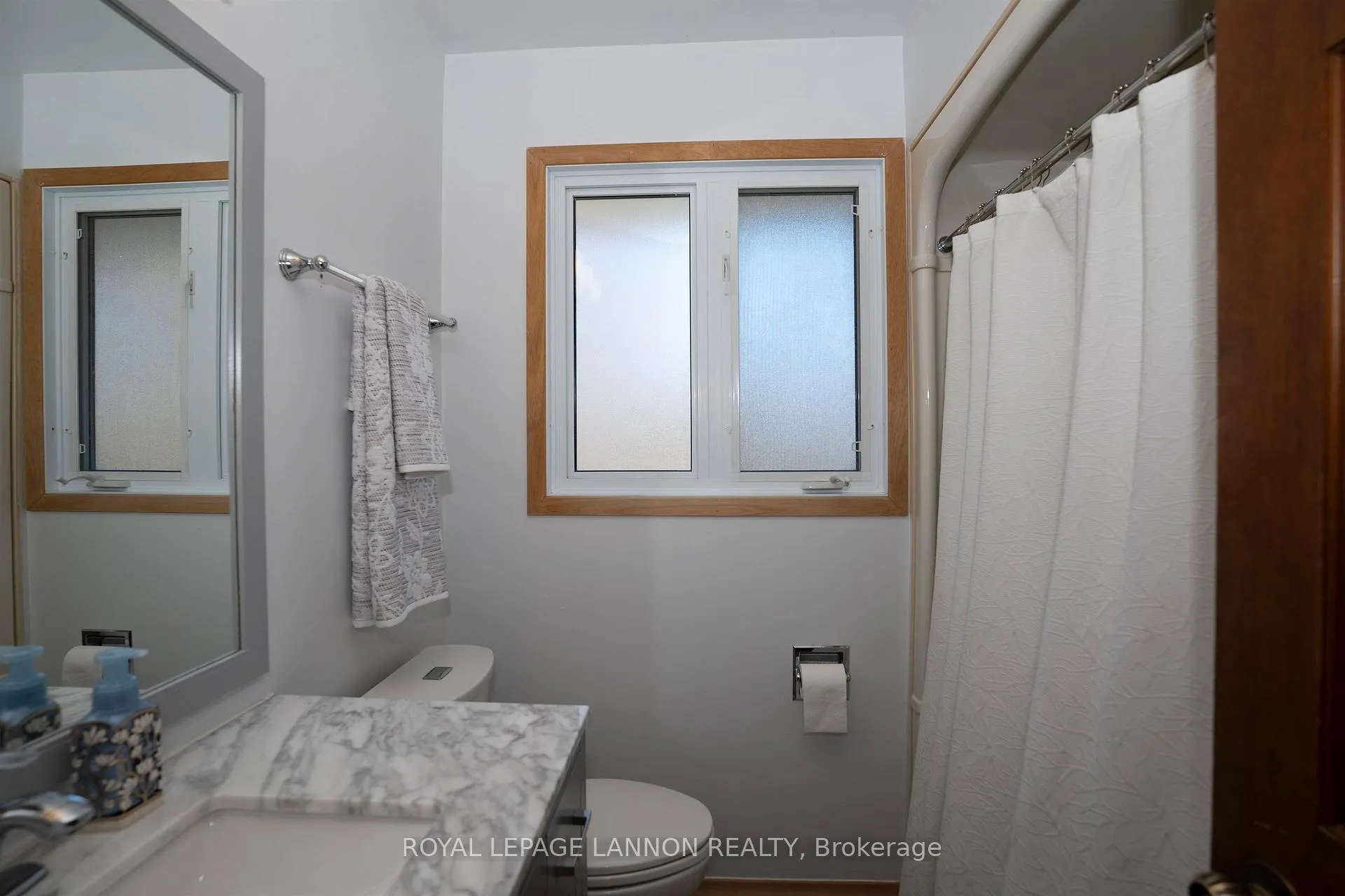 Photo 20 of 415 Chelsea Crescent, Thunder Bay, John Street North — HOMEH