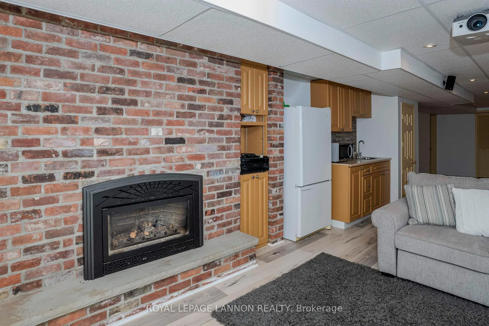Photo 29 of 415 Chelsea Crescent, Thunder Bay, John Street North — HOMEH
