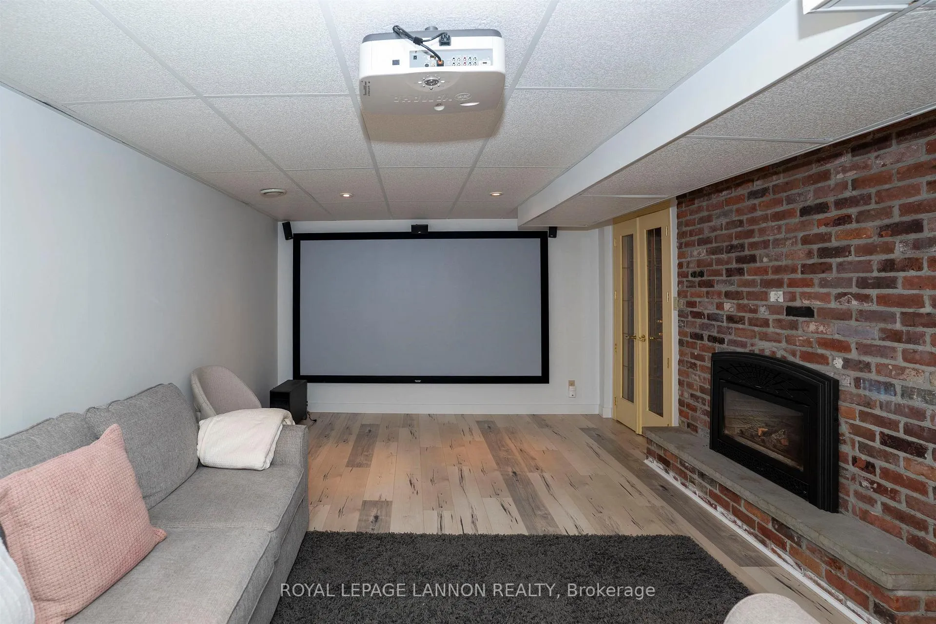 Photo 30 of 415 Chelsea Crescent, Thunder Bay, John Street North — HOMEH