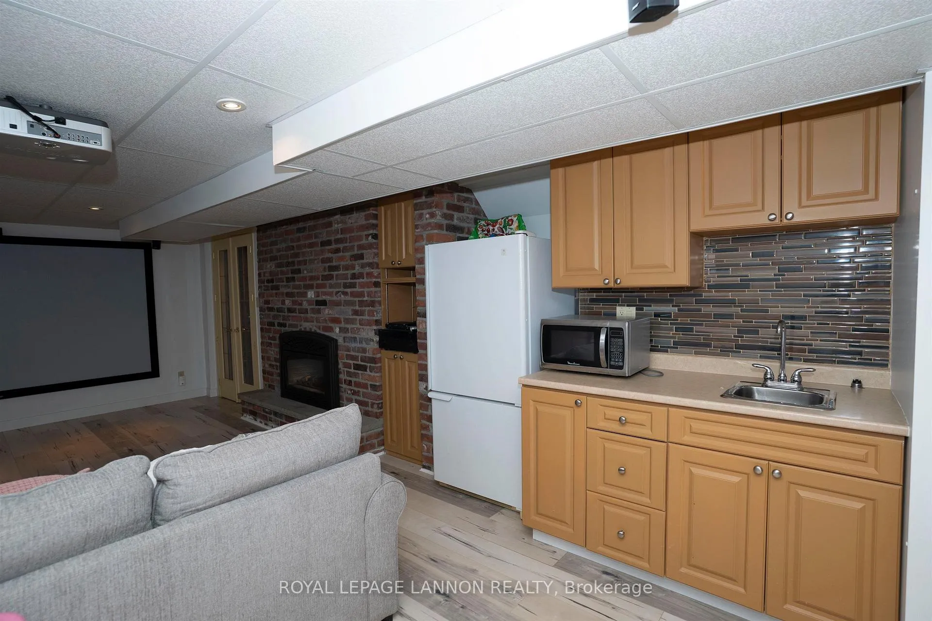 Photo 31 of 415 Chelsea Crescent, Thunder Bay, John Street North — HOMEH