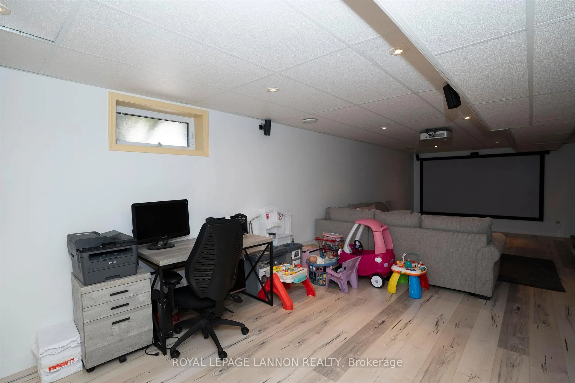 Photo 33 of 415 Chelsea Crescent, Thunder Bay, John Street North — HOMEH