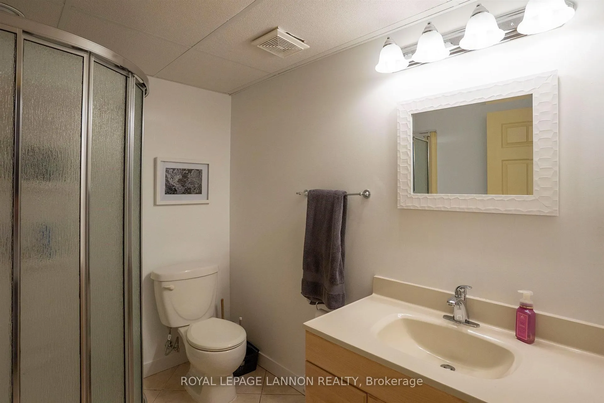 Photo 37 of 415 Chelsea Crescent, Thunder Bay, John Street North — HOMEH