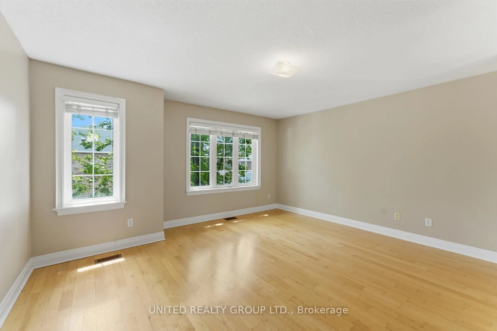 Photo 18 of 14 Braga Gardens, Toronto, Weston-Pellam Park — HOMEH
