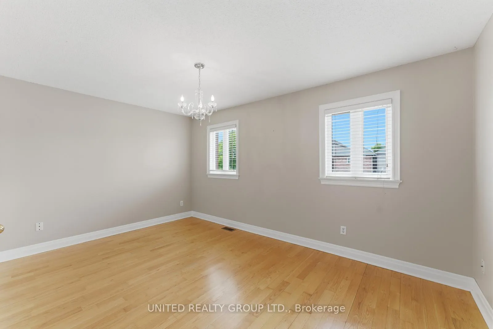 Photo 21 of 14 Braga Gardens, Toronto, Weston-Pellam Park — HOMEH