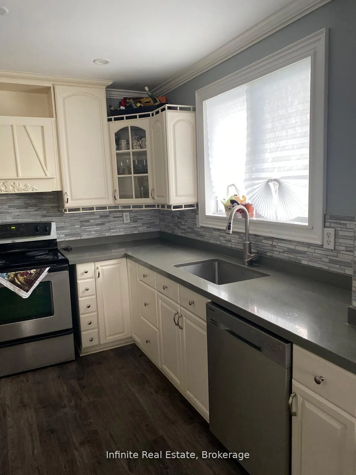 Photo 5 of 122 Parkview Drive, Orangeville — HOMEH