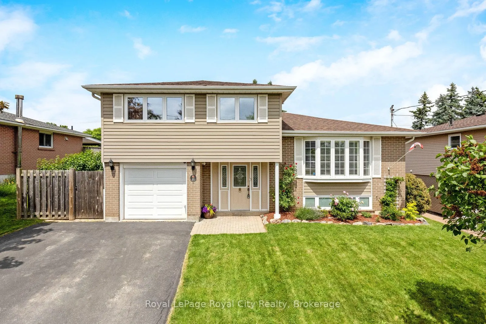Photo 3 of 89 Joycelyn Crescent, Halton Hills, Georgetown — HOMEH