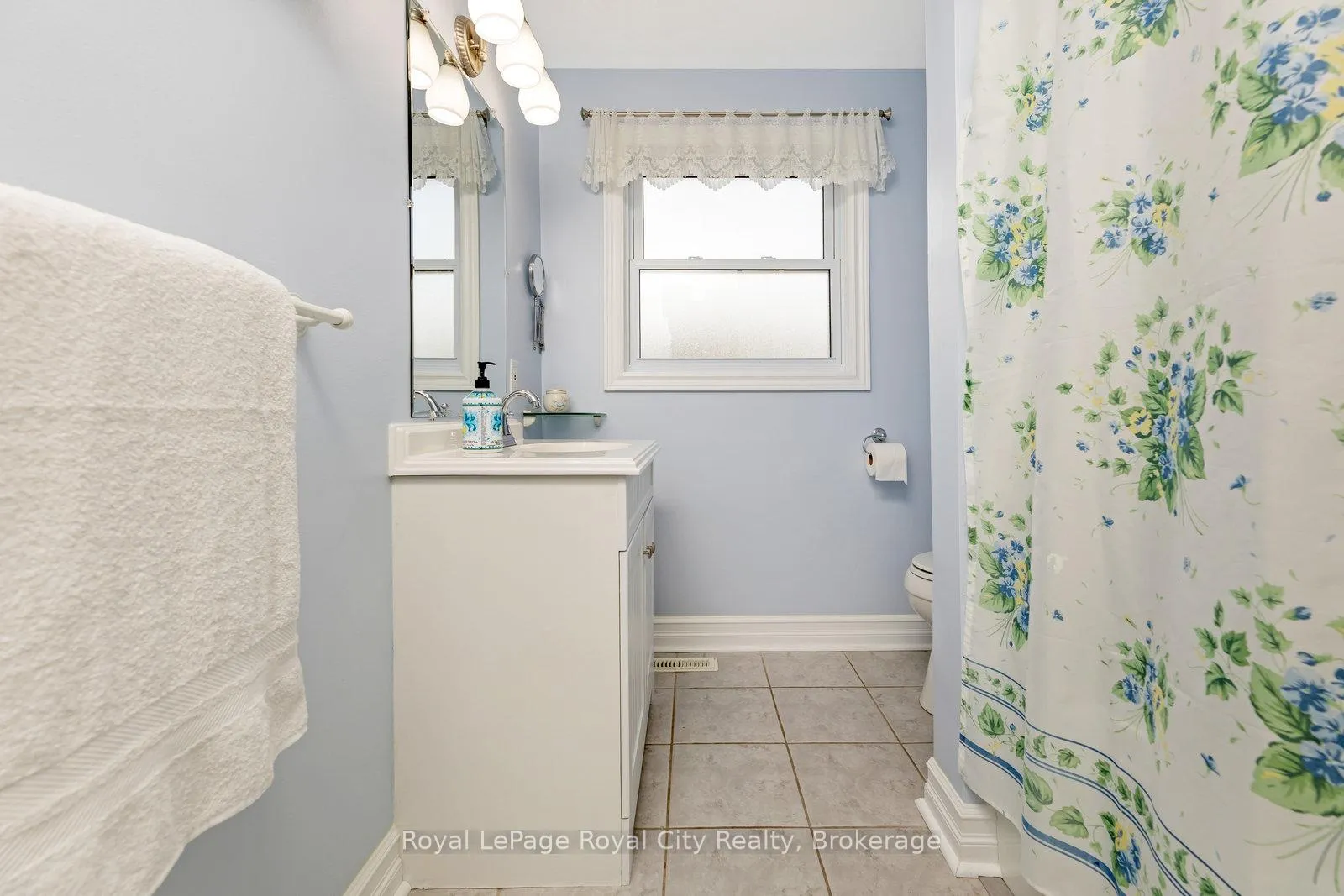Photo 23 of 89 Joycelyn Crescent, Halton Hills, Georgetown — HOMEH