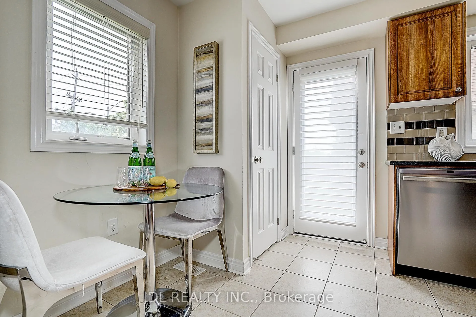 Photo 12 of 49 Kawneer Terrace, Scarborough, Dorset Park — HOMEH
