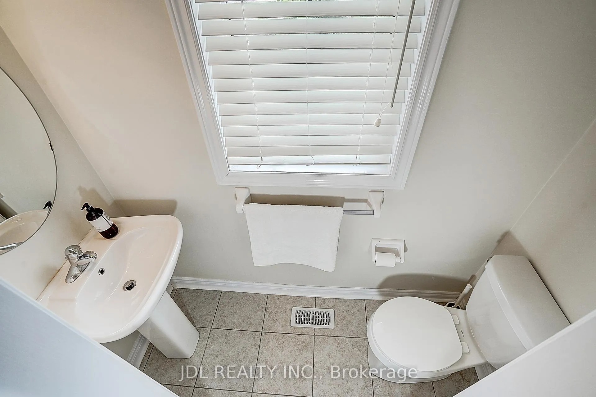 Photo 19 of 49 Kawneer Terrace, Scarborough, Dorset Park — HOMEH