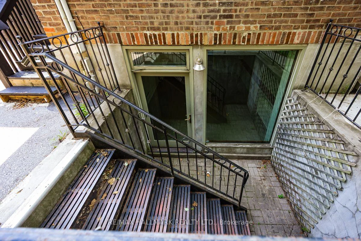 Photo 15 of Unit Lower, 321 Palmerston Boulevard, Toronto, Palmerston-Little Italy — HOMEH