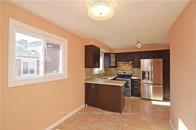 Photo 3 of 7288 Sigsbee Drive, Mississauga, Malton — HOMEH