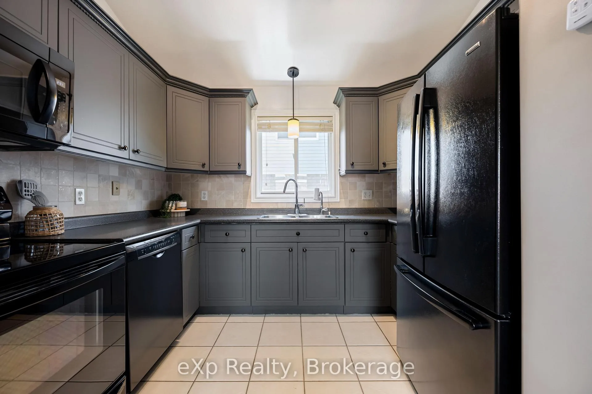 Photo 12 of 273 Millburn Boulevard, Centre Wellington, Fergus — HOMEH