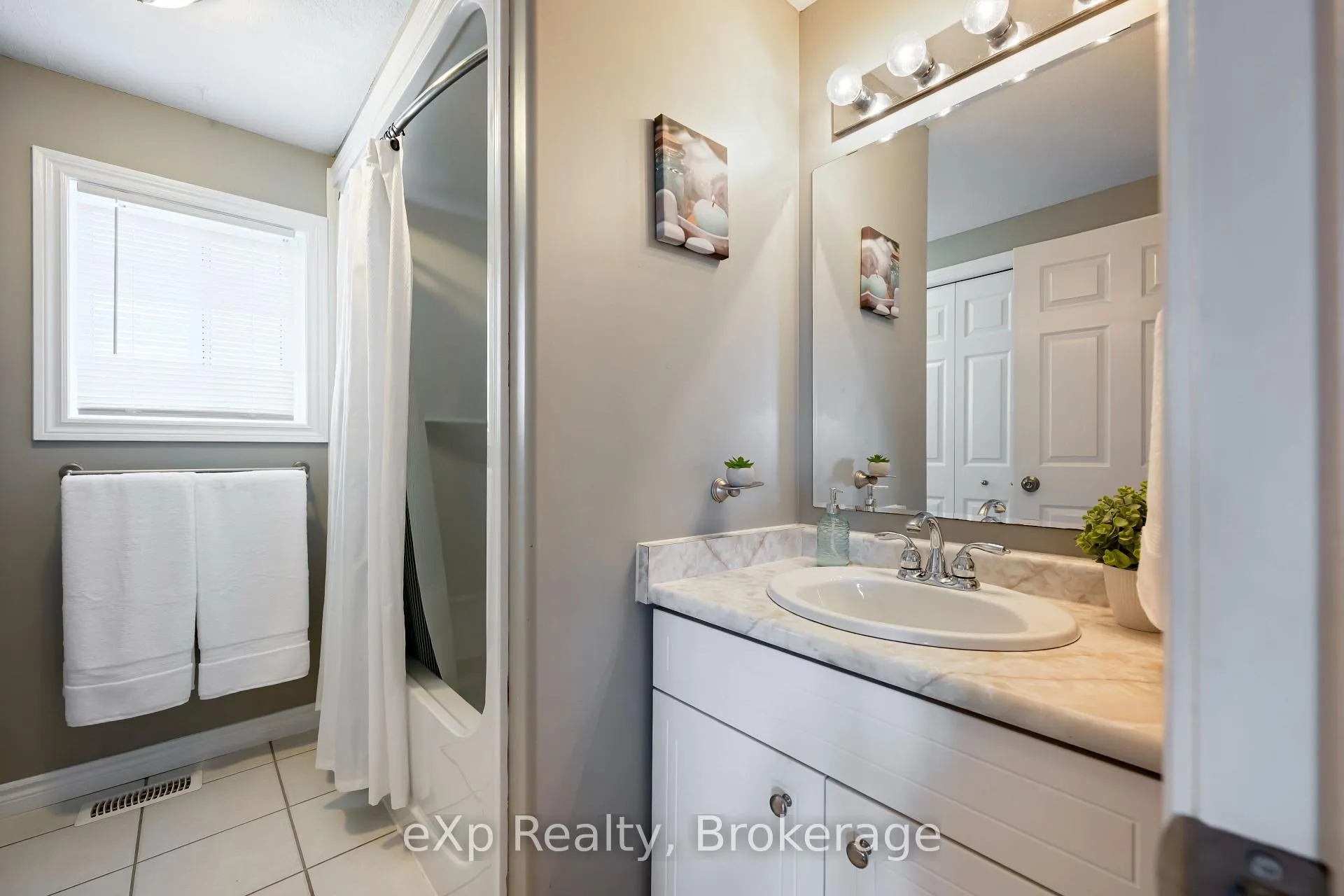 Photo 17 of 273 Millburn Boulevard, Centre Wellington, Fergus — HOMEH