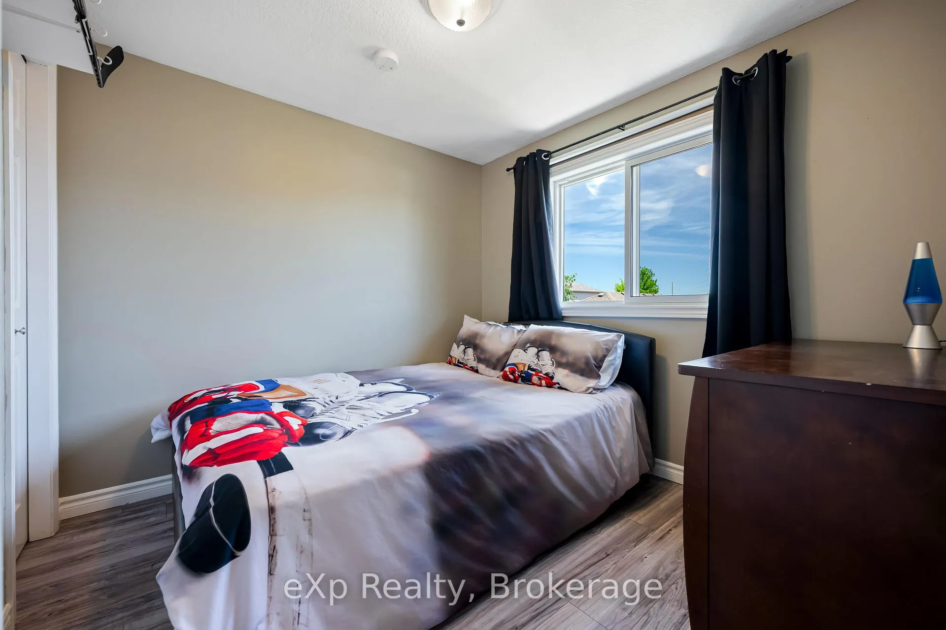 Photo 18 of 273 Millburn Boulevard, Centre Wellington, Fergus — HOMEH