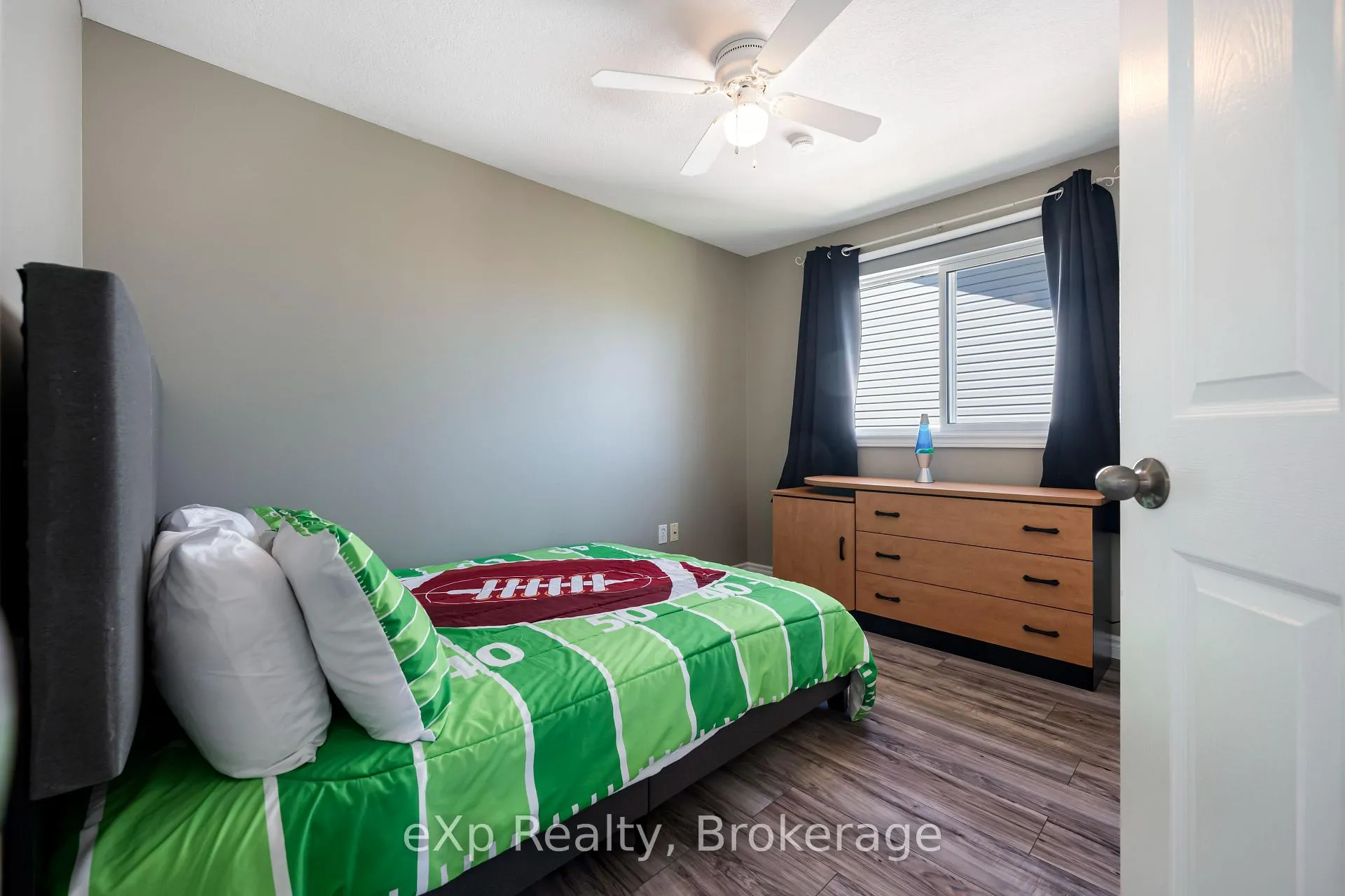 Photo 19 of 273 Millburn Boulevard, Centre Wellington, Fergus — HOMEH