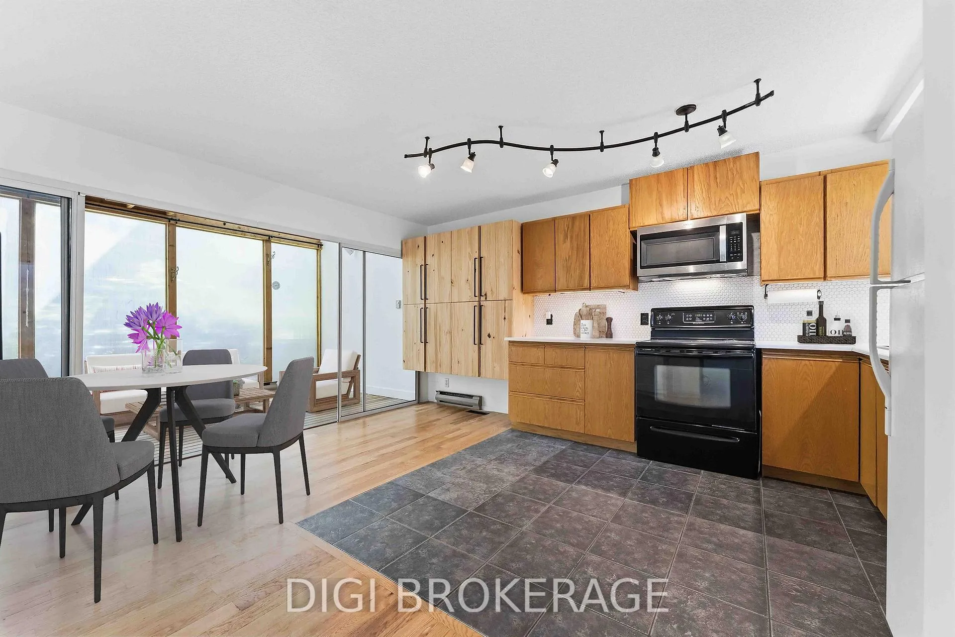 Photo 3 of 332 Iona Street, Ottawa, Westboro/Hampton Park — HOMEH