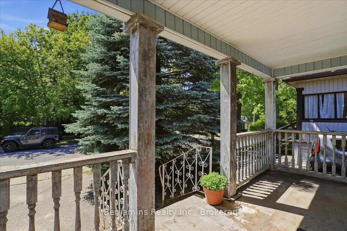 Photo 6 of 103 Chalmers Street N, Cambridge, Alison — HOMEH