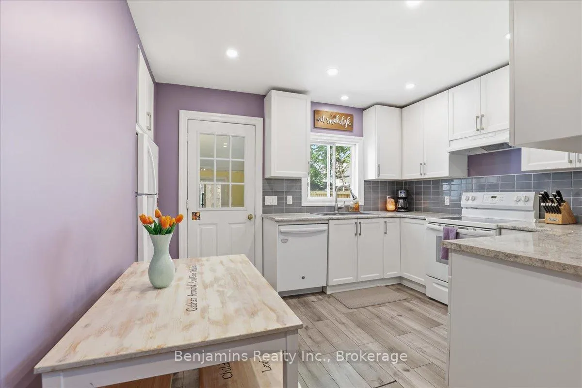 Photo 1 of 103 Chalmers Street N, Cambridge, Alison — HOMEH