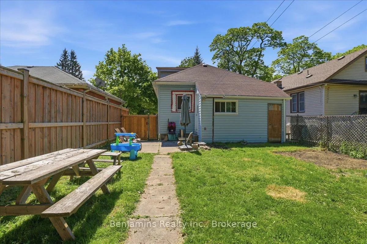 Photo 30 of 103 Chalmers Street N, Cambridge, Alison — HOMEH