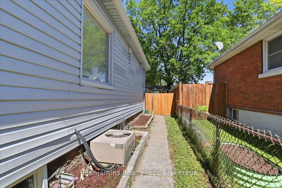 Photo 32 of 103 Chalmers Street N, Cambridge, Alison — HOMEH