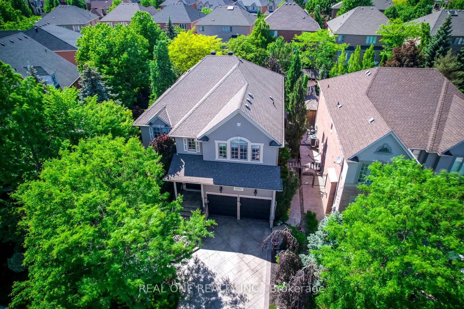 Front of 1517 Craigleith Road