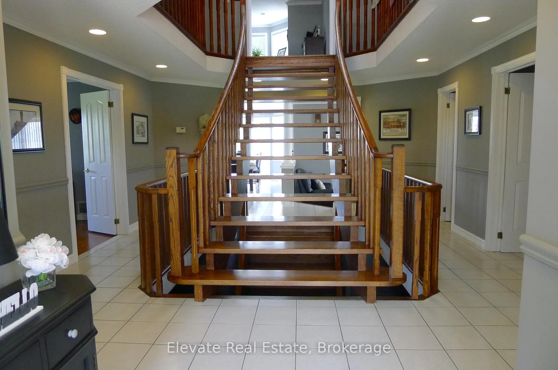 Photo 6 of 16 Fenton Way, Brampton, Toronto Gore Rural Estate — HOMEH