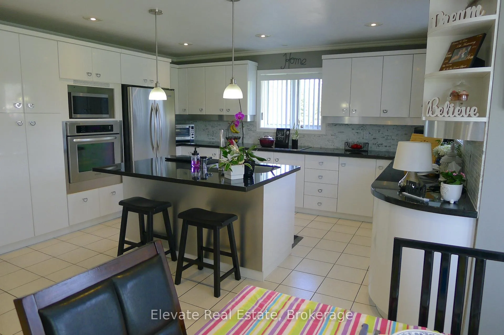 Photo 7 of 16 Fenton Way, Brampton, Toronto Gore Rural Estate — HOMEH