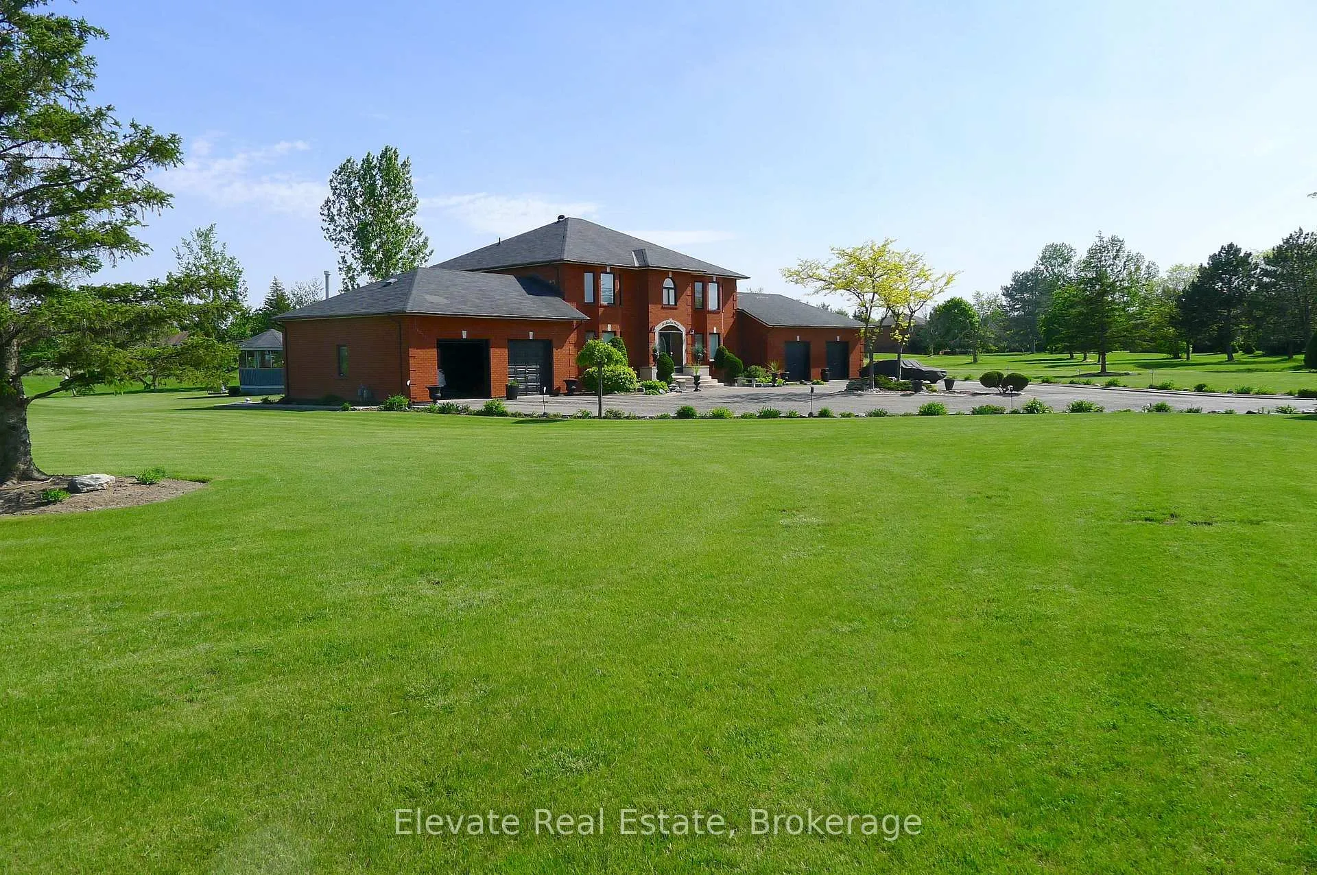 Photo 12 of 16 Fenton Way, Brampton, Toronto Gore Rural Estate — HOMEH