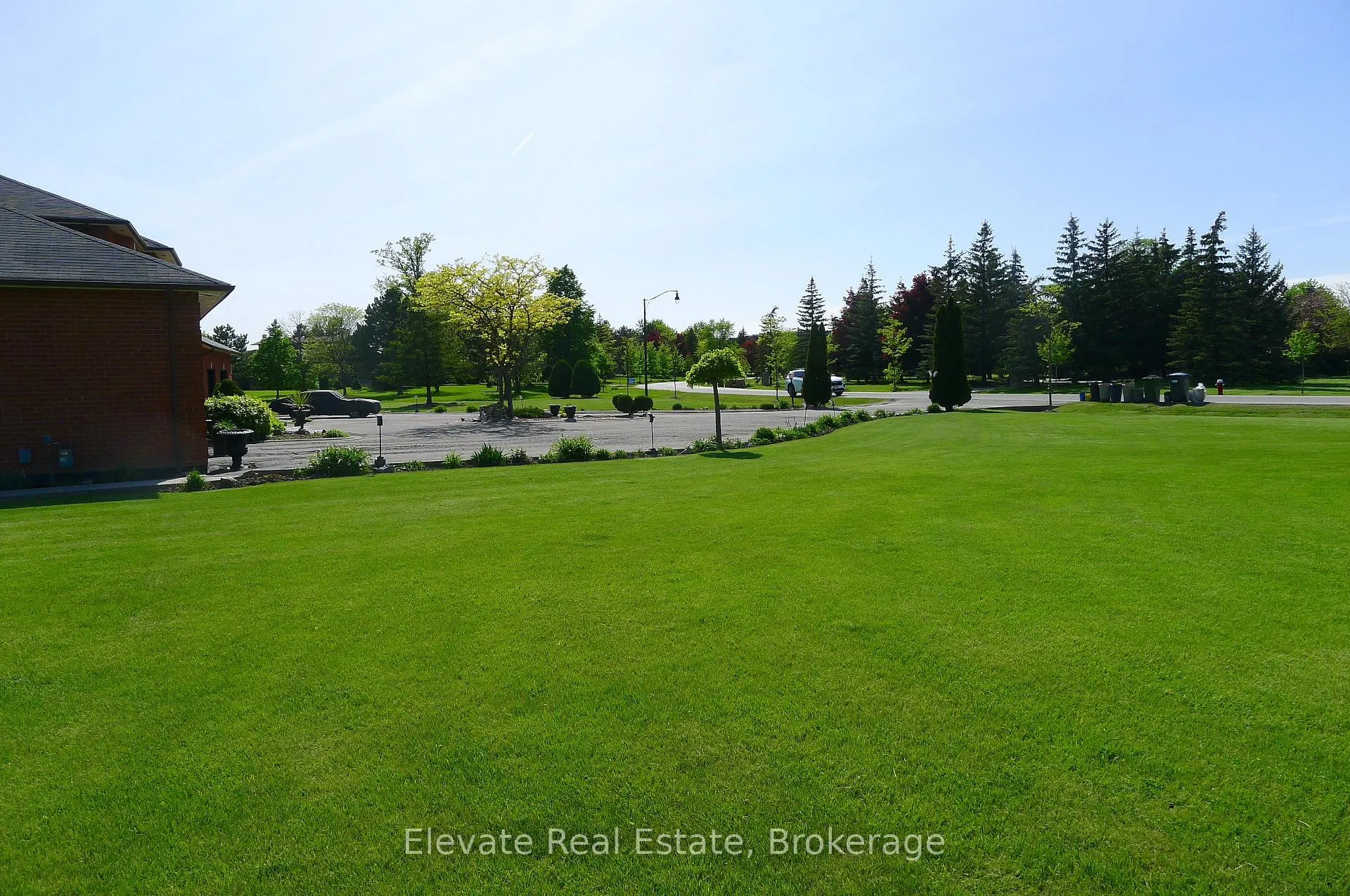 Photo 13 of 16 Fenton Way, Brampton, Toronto Gore Rural Estate — HOMEH