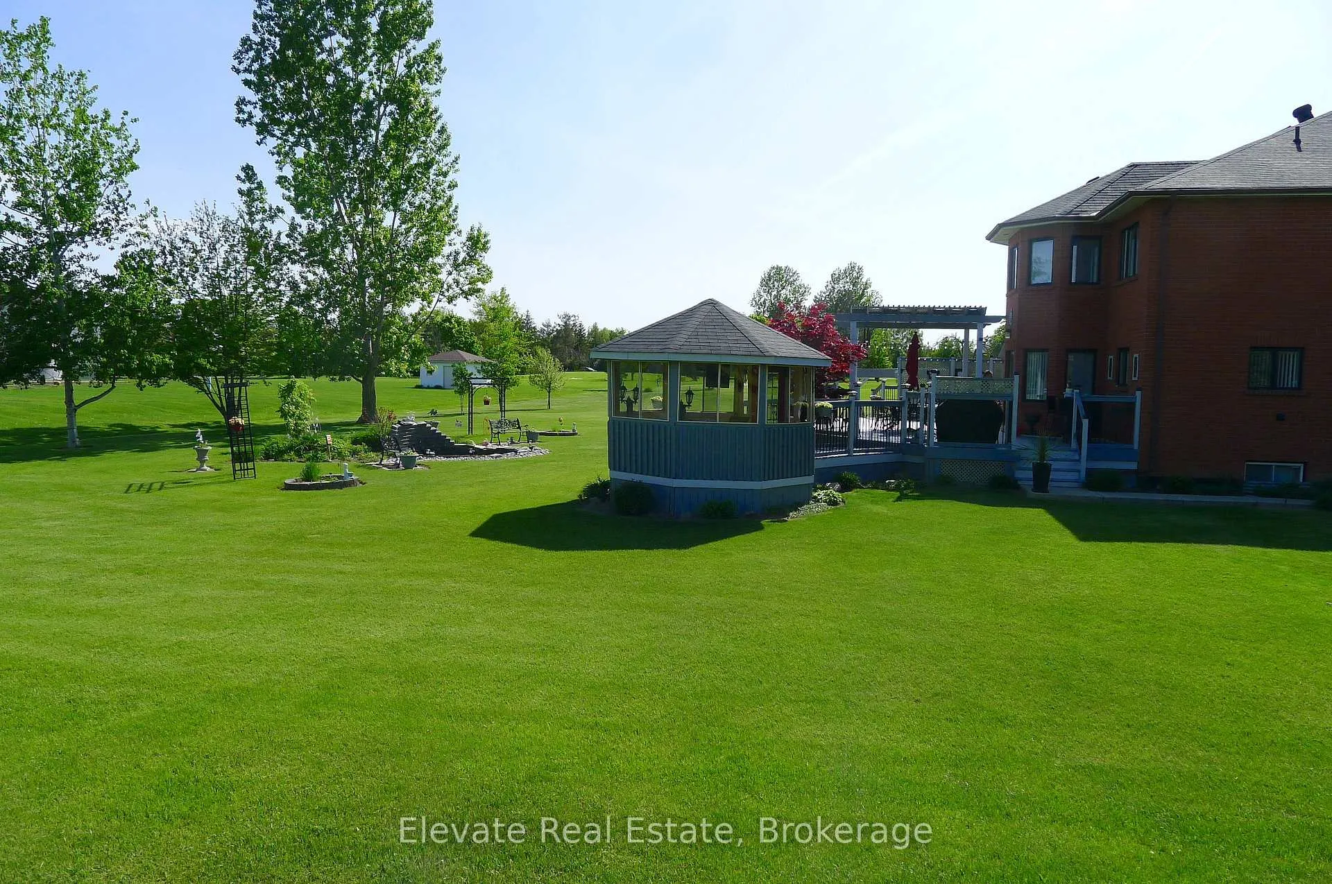 Photo 15 of 16 Fenton Way, Brampton, Toronto Gore Rural Estate — HOMEH