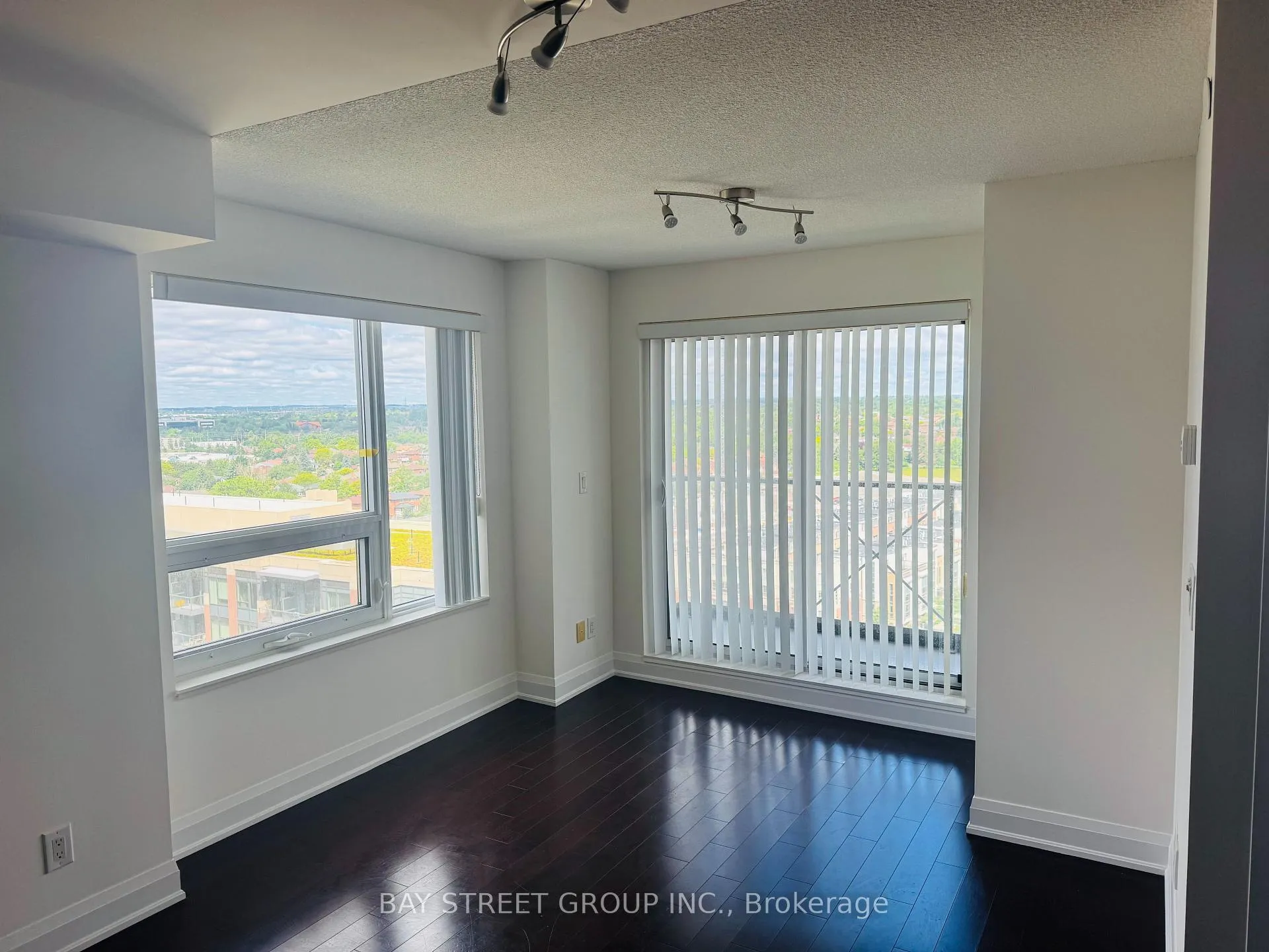 Photo 12 of Unit 1707, 1 Uptown Drive, Markham, Unionville — HOMEH