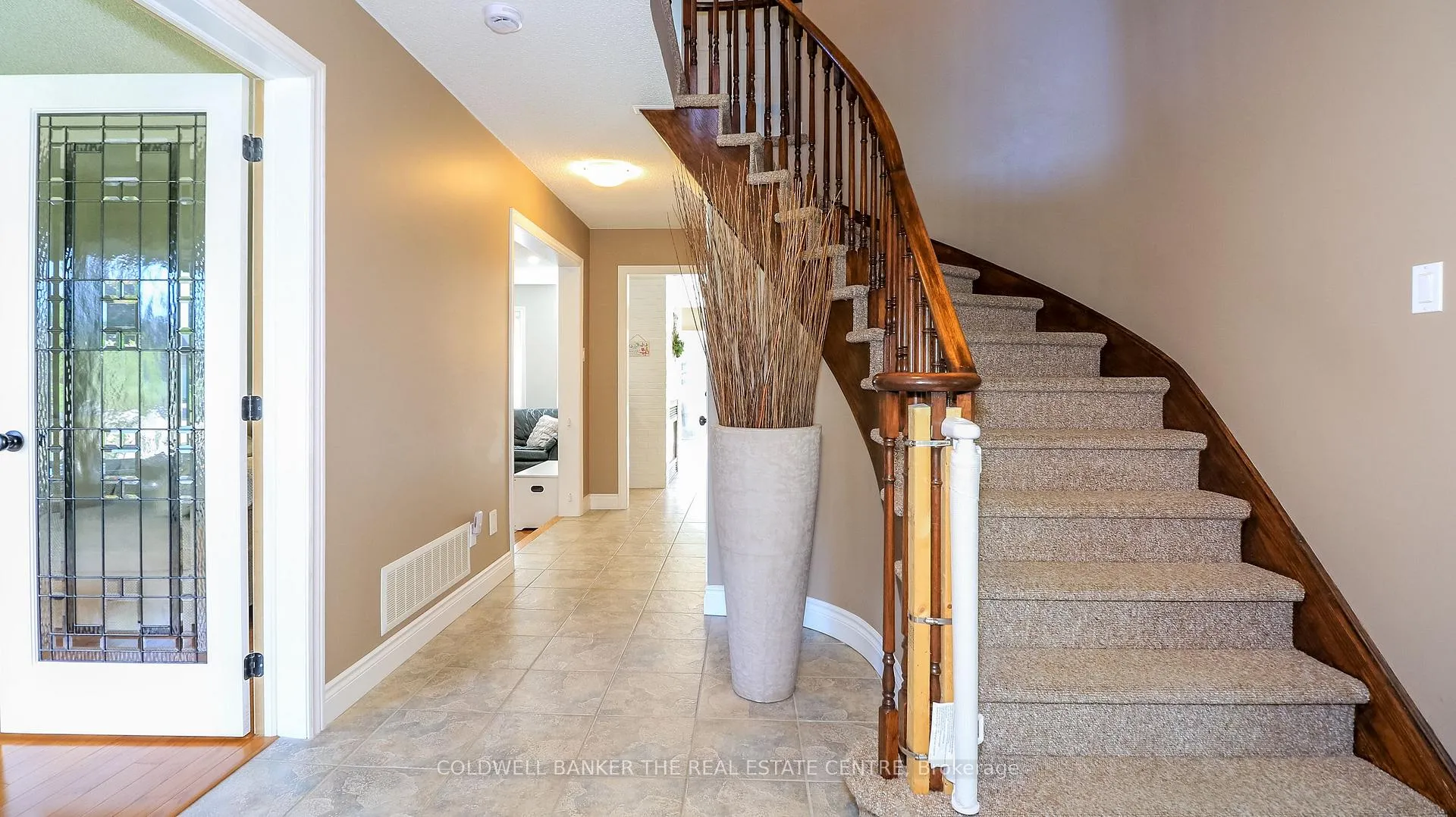 Photo 5 of 2790 Shering Crescent, Innisfil, Stroud — HOMEH