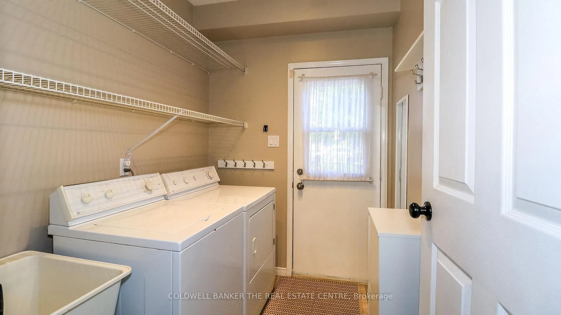 Photo 13 of 2790 Shering Crescent, Innisfil, Stroud — HOMEH