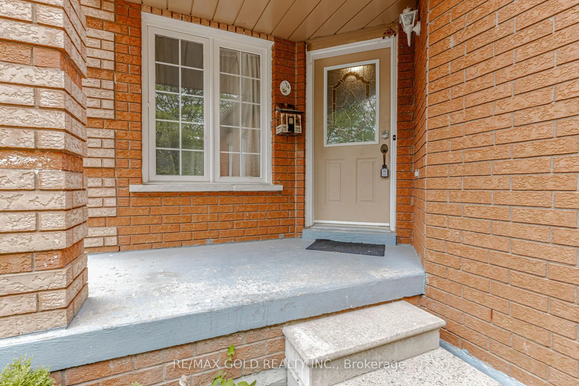 Photo 3 of 34 White Tail Crescent, Brampton, Fletcher's West — HOMEH