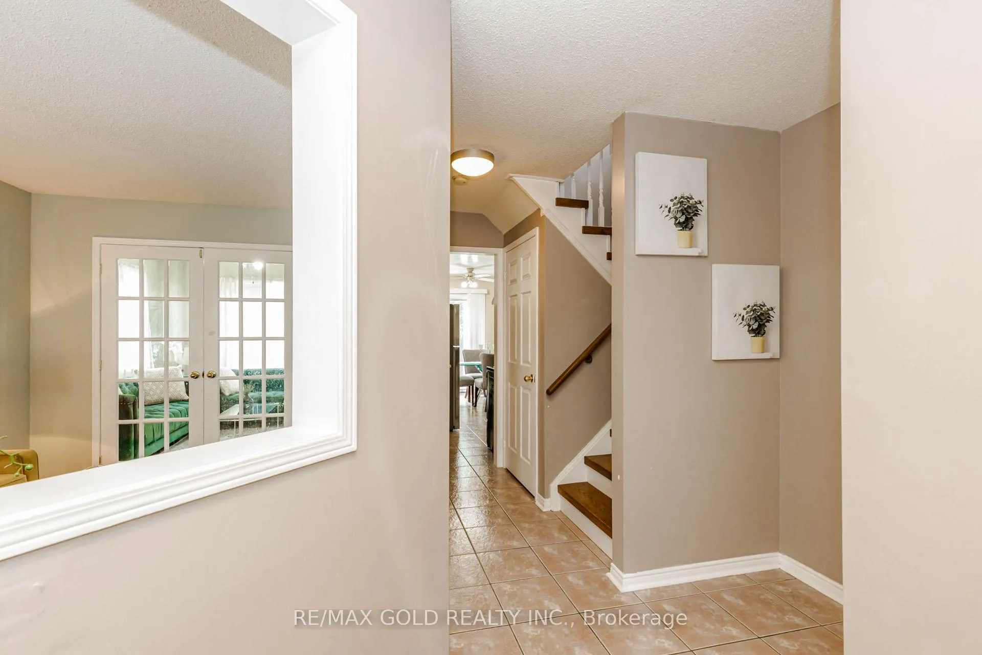 Photo 4 of 34 White Tail Crescent, Brampton, Fletcher's West — HOMEH