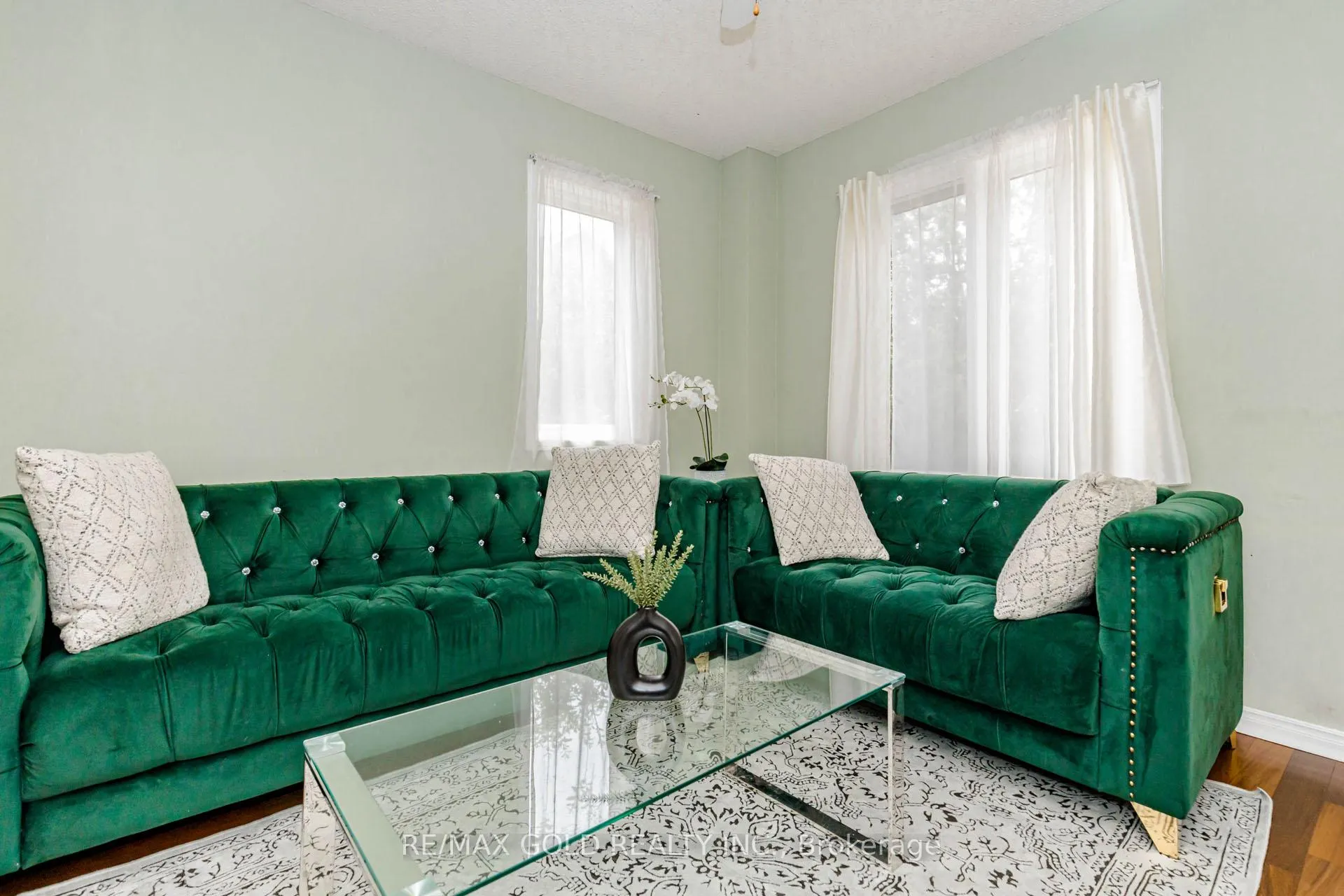 Photo 8 of 34 White Tail Crescent, Brampton, Fletcher's West — HOMEH