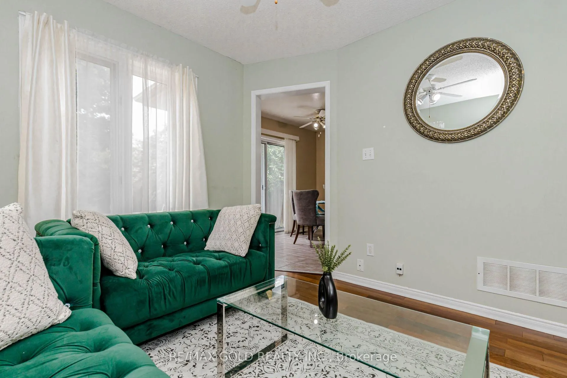 Photo 9 of 34 White Tail Crescent, Brampton, Fletcher's West — HOMEH