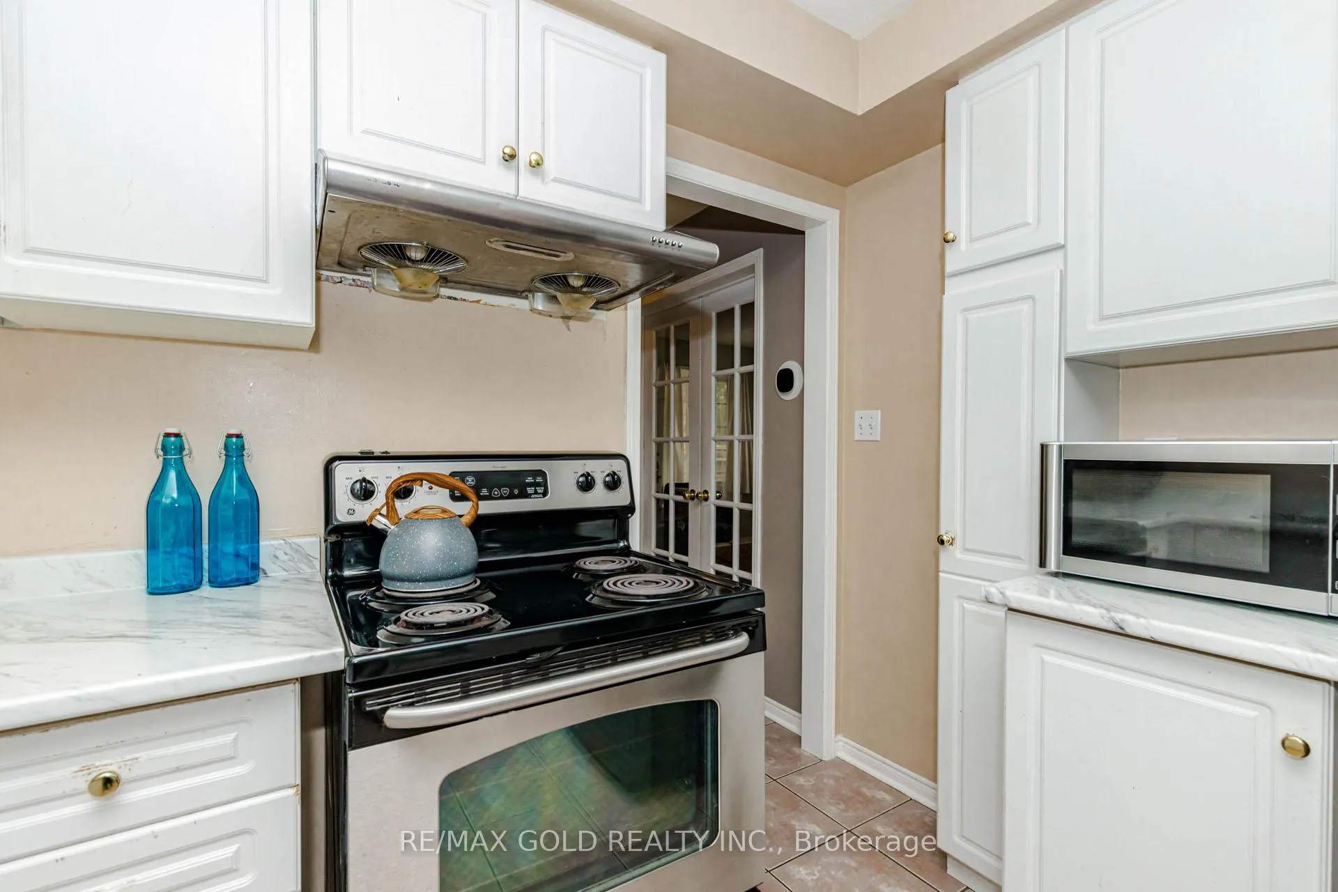 Photo 11 of 34 White Tail Crescent, Brampton, Fletcher's West — HOMEH