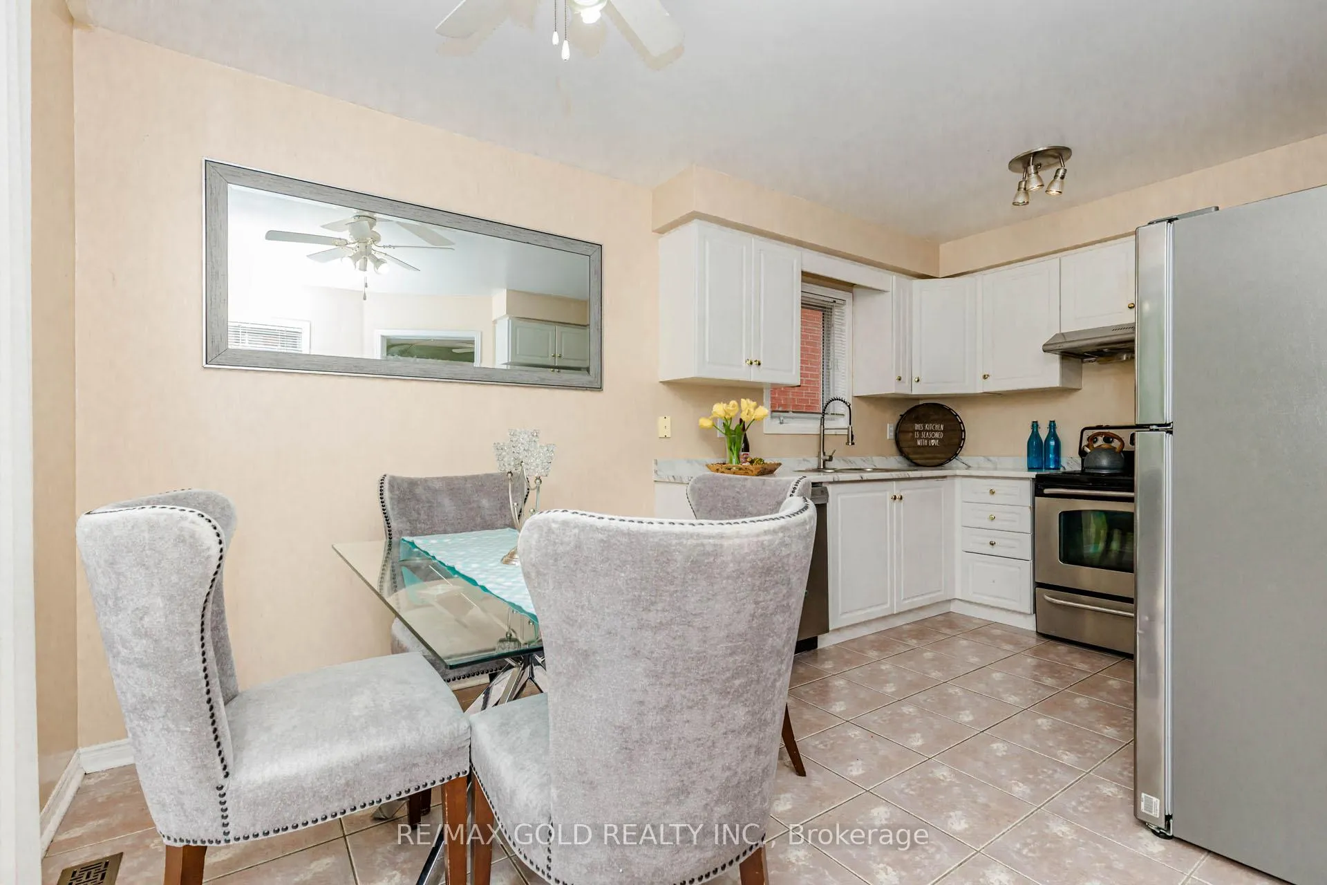 Photo 12 of 34 White Tail Crescent, Brampton, Fletcher's West — HOMEH